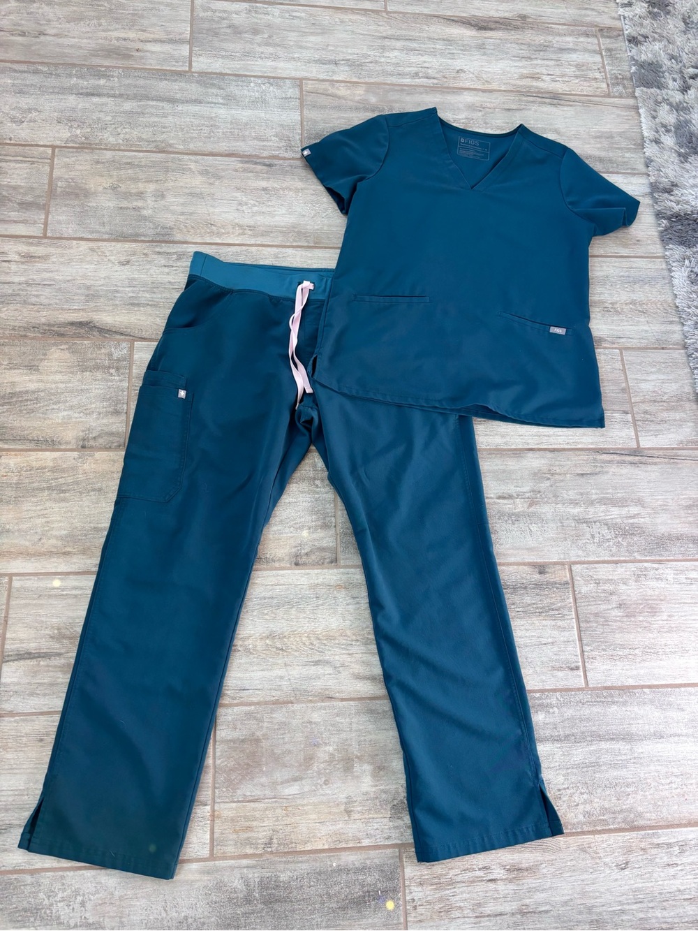 Figs Teal Medical Scrub Set with Pink Drawstring M/L